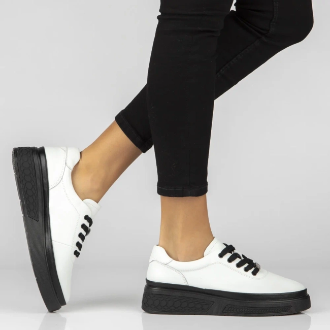 Bílé kožené polobotky na klínku Filippo DP8326/26 WH