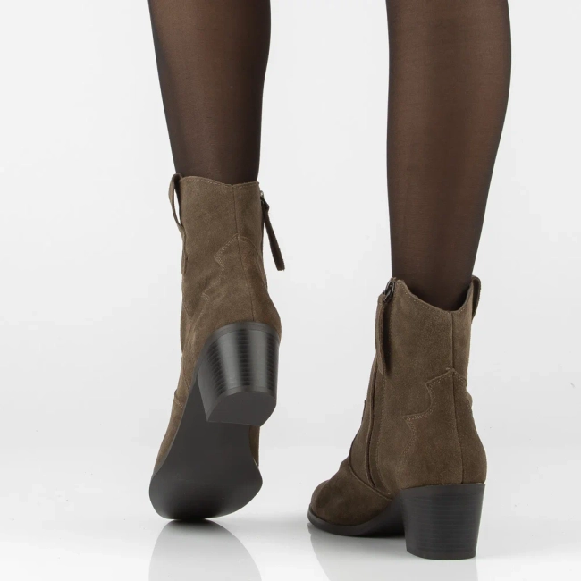 Hnědé kožené kotníkové boty na podpatku v kovbojském stylu Filippo DBT8043/26 BR