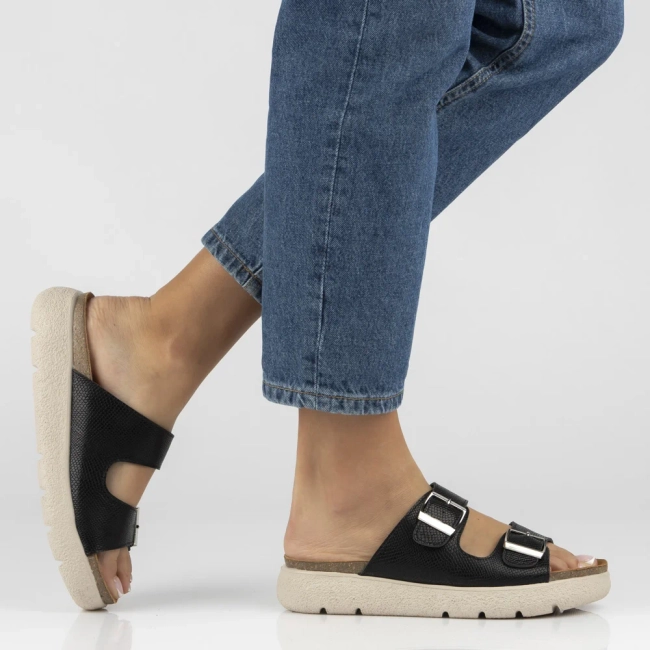 Černé kožené pantofle Filippo DK7925/26 BK