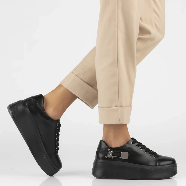 Černé kožené sneakersy Filippo DP6423/24 BK