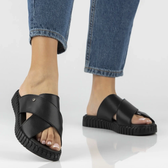 Černé kožené pantofle Filippo DK7626/26 BK