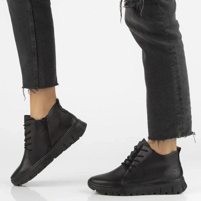 Černé kožené kotníkové boty Rieker N1331-00