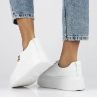 Bílé kožené sneakersy Filippo DP6246/25 WH