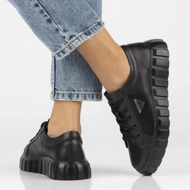 Černé kožené sneakersy Filippo DP4670/24 BK